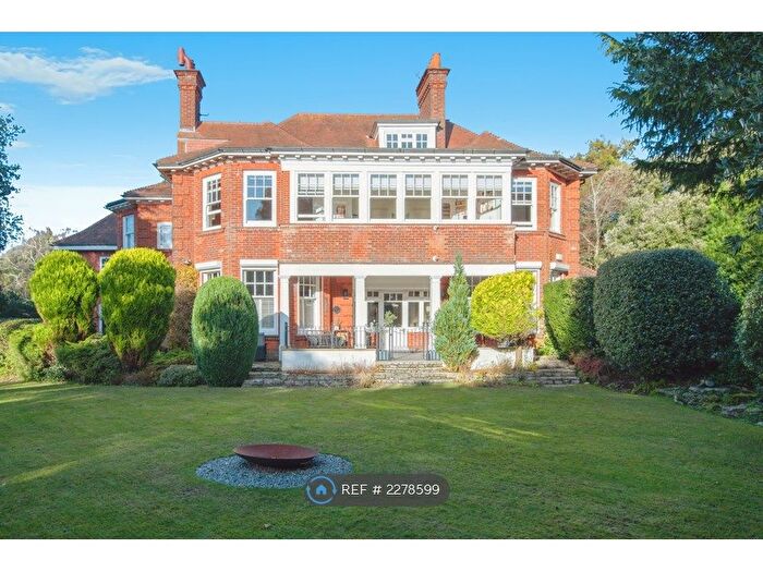 2 Bedroom Flat To Rent In Azalea Court, Bournemouth, BH4
