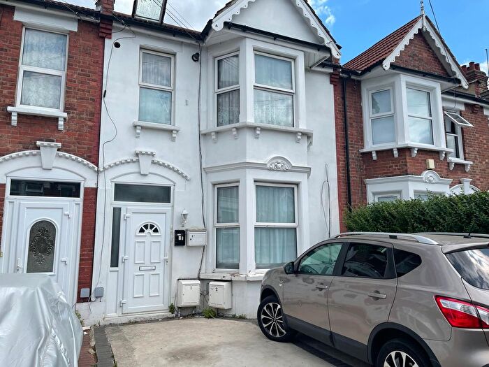 2 Bedroom Flat To Rent In Balfour Road, Ilford, IG1