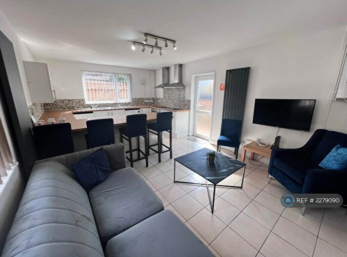 7 Bedroom End Of Terrace House To Rent In Minny Street, Cardiff, CF24