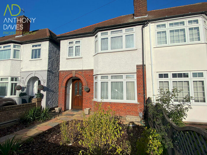 3 Bedroom Semi-Detached House To Rent In Middlefield Road, Hoddesdon, EN11