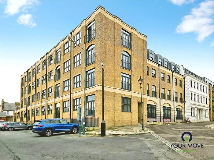 2 Bedroom Flat To Rent In Queensbridge Drive, Ramsgate, Kent, CT11