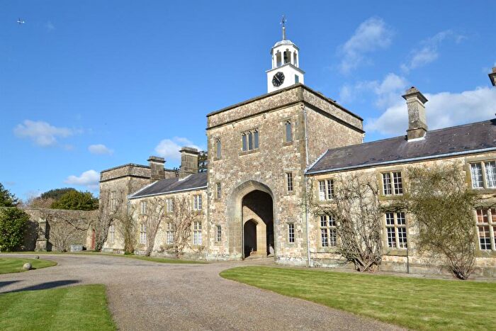 3 Bedroom Apartment To Rent In A Substantial And Elegant Three/four Bedroom Apartment Within A Beautiful Elizabethan House And Th Century Deer Park, RH20