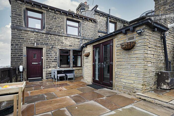 2 Bedroom Cottage For Sale In Bourn View Road, Netherton, Huddersfield, HD4