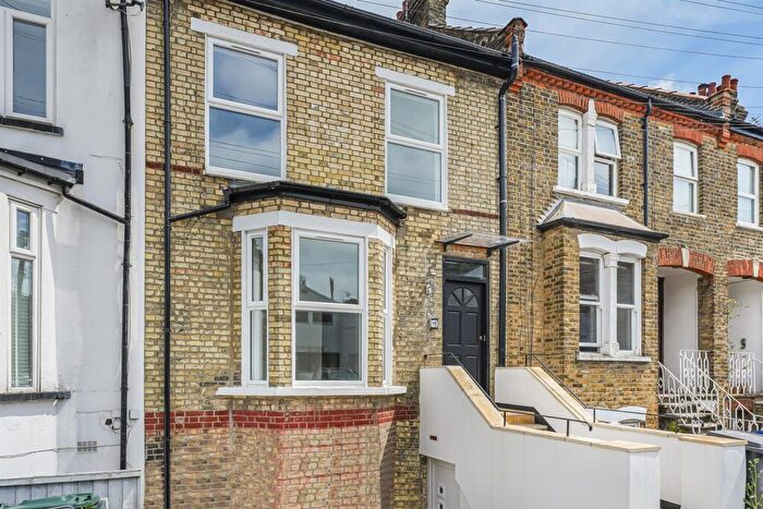 1 Bedroom Apartment For Sale In Gruneisen Road, Finchley, N3