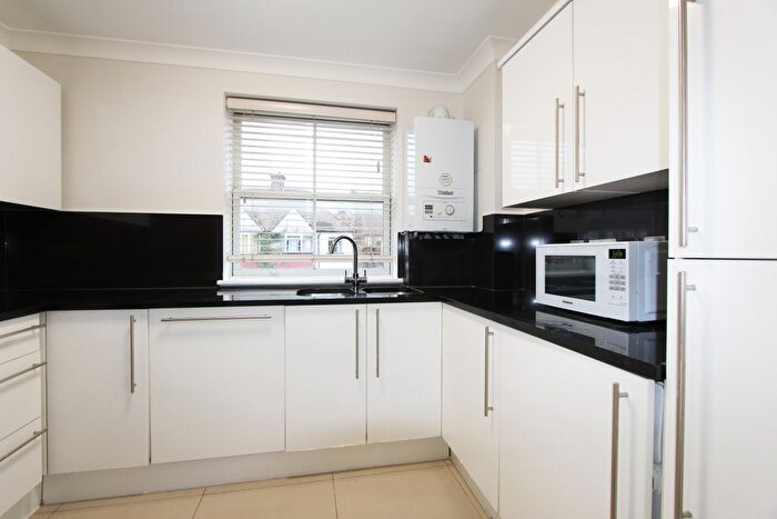 2 Bedroom Flat To Rent In Heather Court, London, NW11