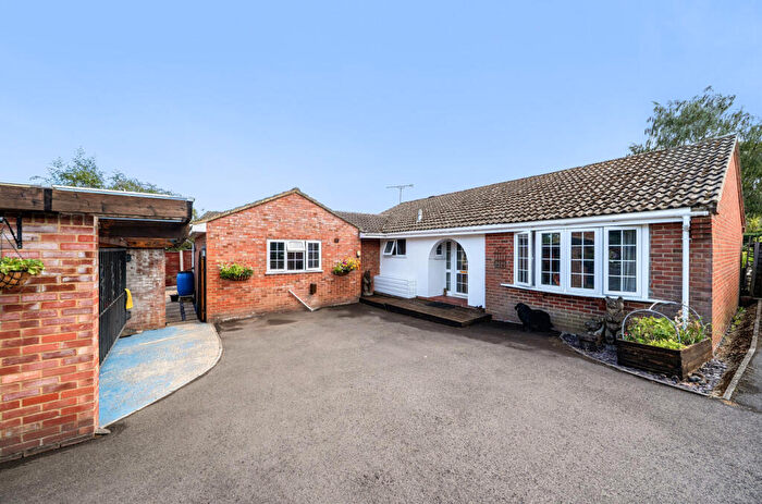 3 Bedroom Bungalow For Sale In Ennerdale Grove, Farnham, Surrey, GU9