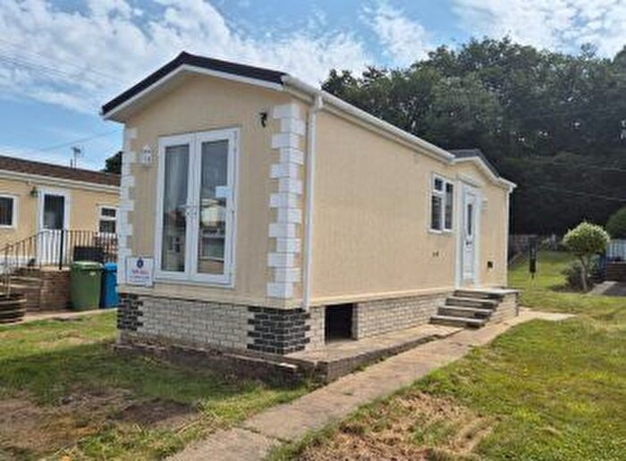 1 Bedroom Mobile/park Home For Sale In Beckenham Park, Otterham Quay Lane, Rainham, Gillingham, ME8