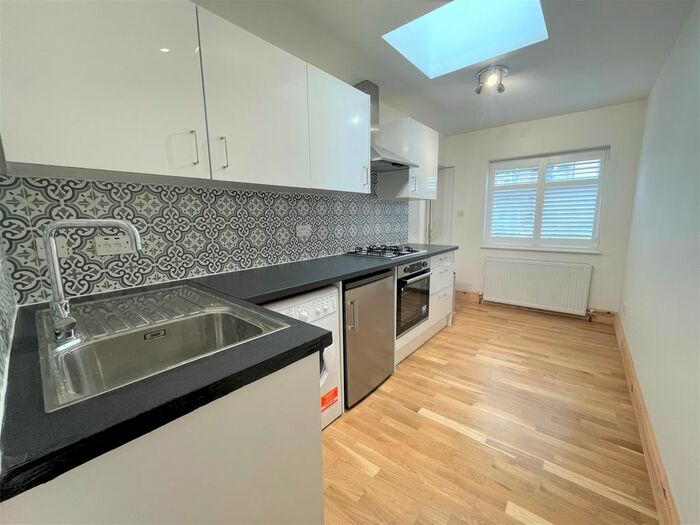 1 Bedroom Flat To Rent In Cassiobury Park Avenue, Watford, WD18