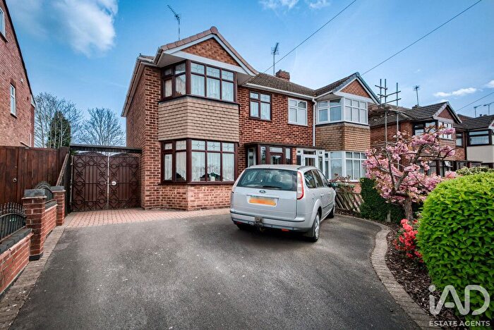 3 Bedroom Semi Detached House For Sale In Briardene Avenue, Bedworth, CV12