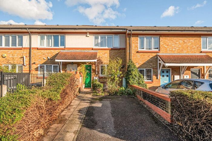 2 Bedroom Property For Sale In Colthurst Crescent, London, N4