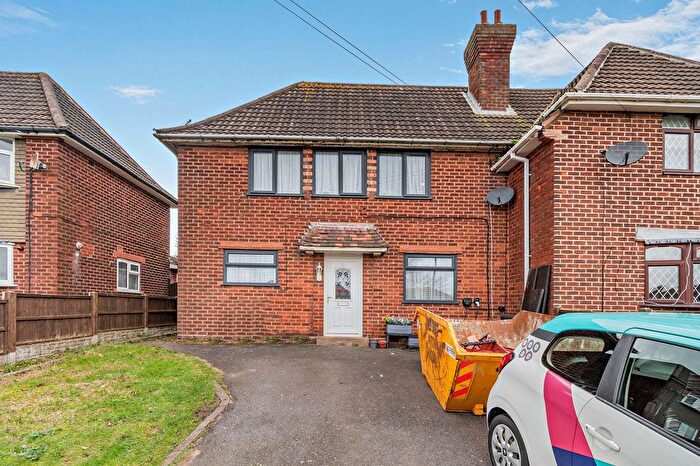 3 Bedroom Semi Detached House For Sale In Kingstanding Road, Birmingham, B44