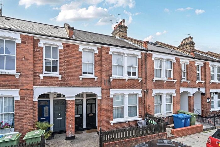 2 Bedroom Flat To Rent In Ambergate Street, Elephant And Castle, London, SE17