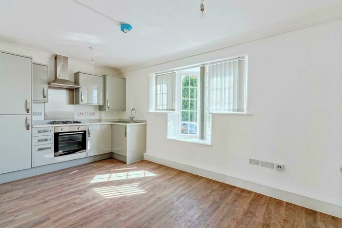 2 Bedroom Apartment To Rent In George V Avenue, Worthing, BN11