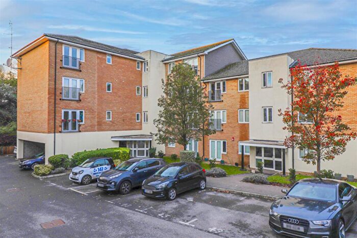 2 Bedroom Apartment To Rent In Waterfall Close, Hoddesdon, EN11
