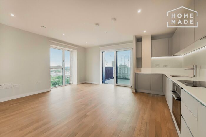 3 Bedroom Apartment To Rent In Windlass Apartments, Tottenham Hale, N17