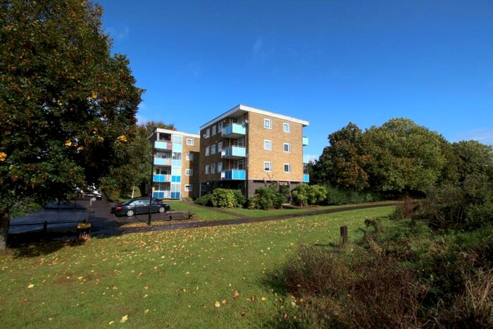 3 Bedroom Flat To Rent In Ellwood Avenue, Southampton, SO19