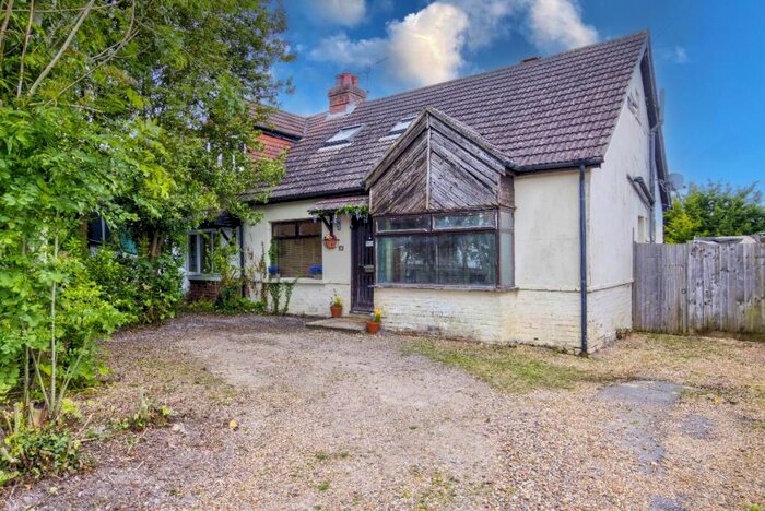 3 Bedroom Semi-Detached House For Sale In Glamorgan Road, Catherington, PO8