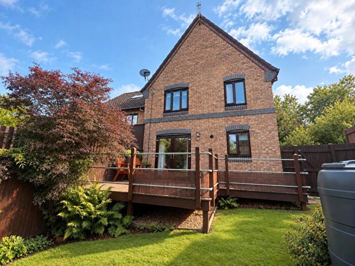 2 Bedroom Terraced House For Sale In Oaklands Way, Dibden Purlieu, SO45
