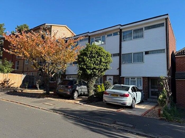 4 Bedroom Town House For Sale In Sidmouth Avenue Off London Raod, TW7