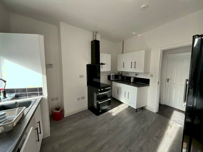 1 Bedroom Flat To Rent In Ilkeston Road, Nottingham, Nottinghamshire, NG7