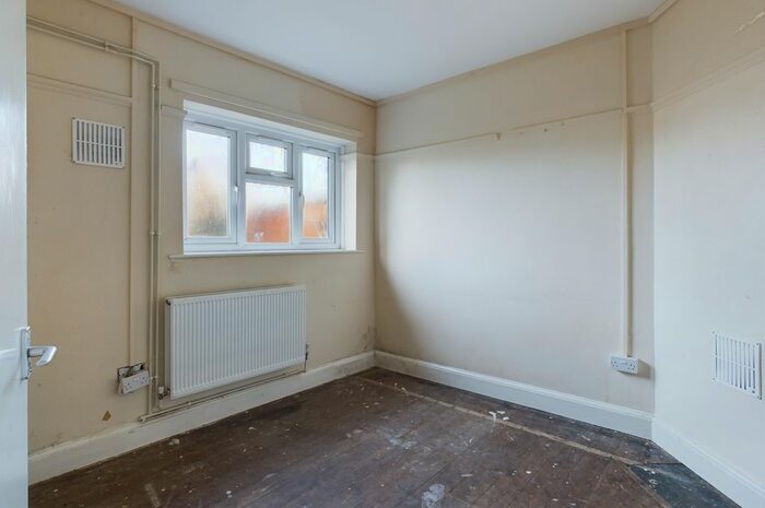 2 Bedroom Flat For Sale In Green End, Landbeach, Cambridge, CB25
