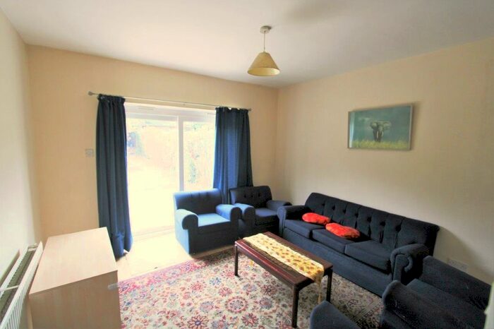 4 Bedroom Semi-Detached House To Rent In Meadow Way, Wembley, HA9
