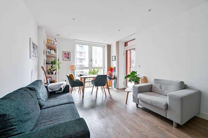 1 Bedroom Flat To Rent In Cable Walk, Greenwich, London, SE10