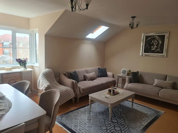 2 Bedroom Flat For Sale In Ottawa Court, Broxbourne, EN10