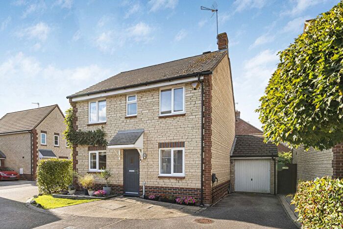 4 Bedroom Detached House For Sale In Dunnock Close, Bicester, OX26