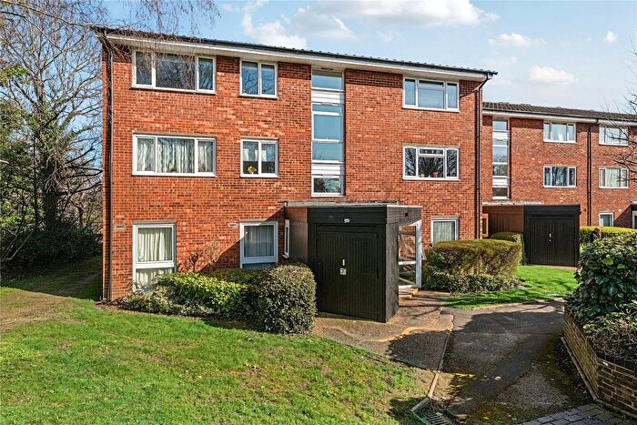 2 Bedroom Flat For Sale In Dyke Drive, Orpington, BR5