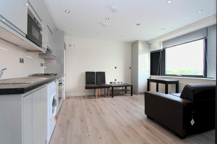 Studio To Rent In Honeypot Lane, Stanmore, HA7