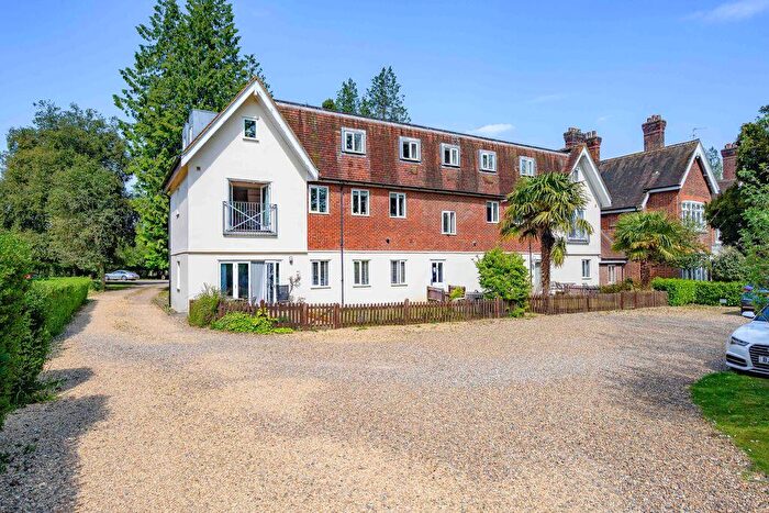 2 Bedroom Flat For Sale In Astwick Manor, Coopers Green Lane, AL10