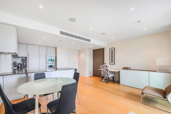 2 Bedroom Flat To Rent In Wellington House, Buckingham Gate, St James Park, SW1E