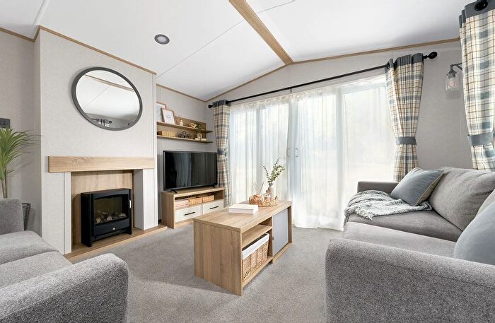 2 Bedroom Park Home For Sale In Kingfisher Holiday Park, Low Moor Lane Knaresborough, HG5