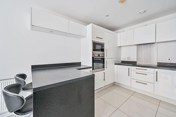 2 Bedroom Flat To Rent In Graciosa Court, Harford Street, Stepney, London, E1