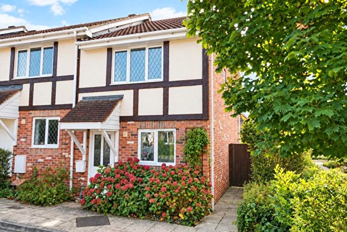 2 Bedroom Semi-Detached House To Rent In Knaphill, Woking, Surrey, GU21