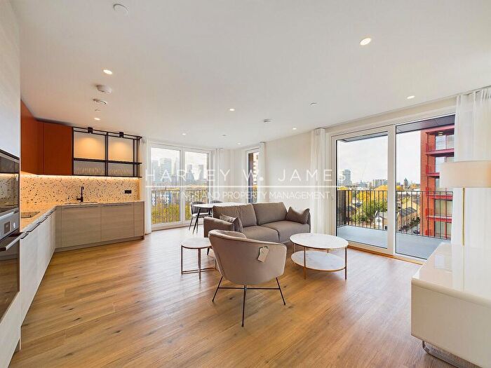 2 Bedroom Apartment To Rent In Hawser Lane, Curlew House, E14