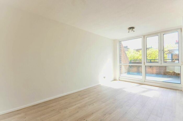 3 Bedroom Maisonette To Rent In Walham Green Court, Fulham Broadway, London, SW6