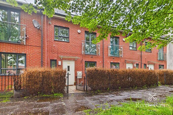 4 Bedroom Terraced House To Rent In Broughton Lane, Salford, Greater Manchester, M7
