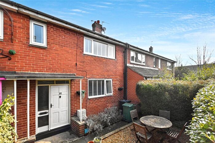 2 Bedroom Town House For Sale In Moorland Close, Gildersome, Morley, Leeds, LS27