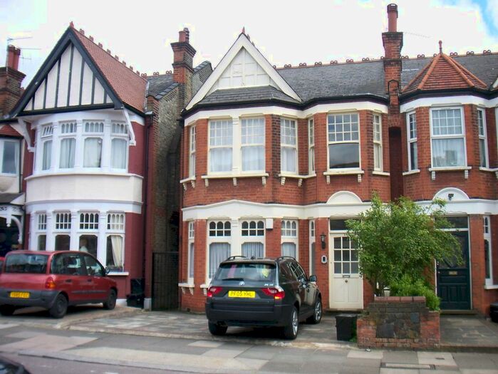 2 Bedroom Flat To Rent In Lightcliffe Road, London, N13