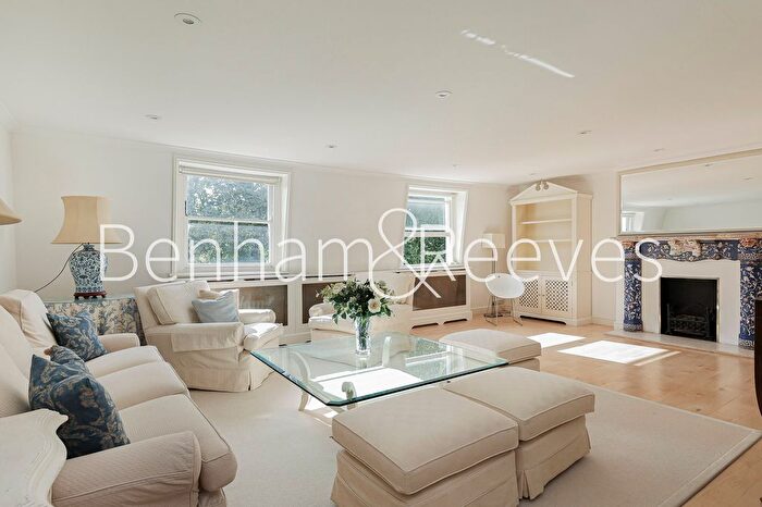 3 Bedroom Flat To Rent In Onslow Square, South Kensington, SW7