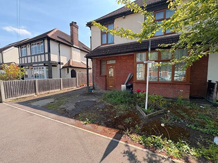 1 Bedroom Ground Maisonette To Rent In Myrtle Avenue, Ruislip, HA4