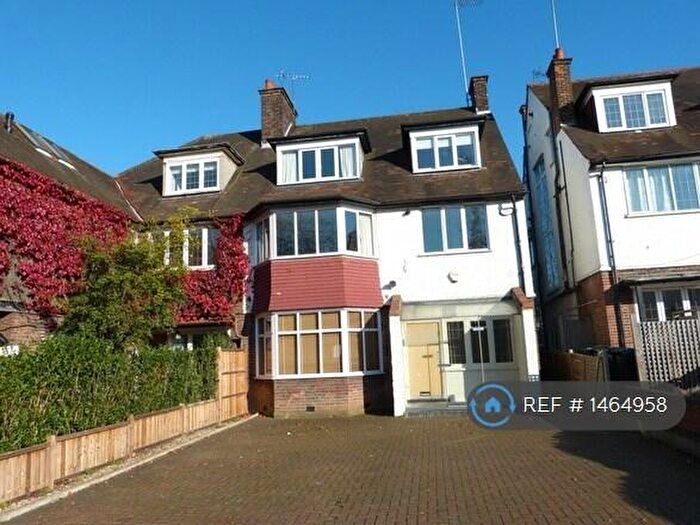 2 Bedroom Flat To Rent In Finchley Road, London, NW11