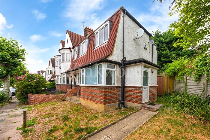 2 Bedroom House To Rent In Wentworth Road, London, NW11