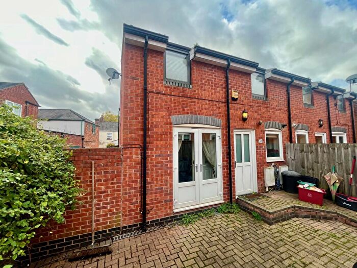 2 Bedroom Town House To Rent In Lansdowne Road, Leamington Spa, CV32