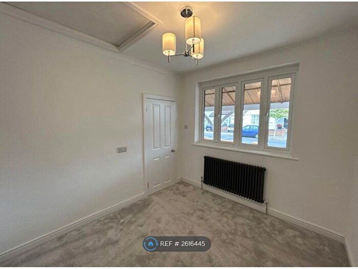4 Bedroom Semi-Detached House To Rent In Western Avenue, London, W3