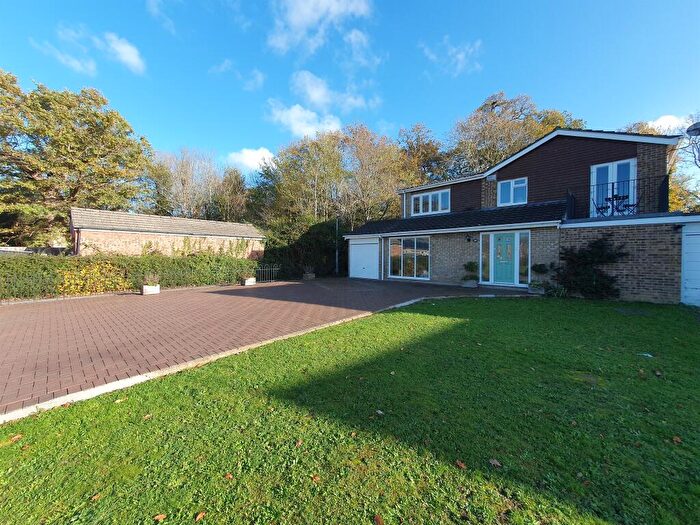 4 Bedroom Link Detached House For Sale In Somersby Crescent, Maidenhead, SL6