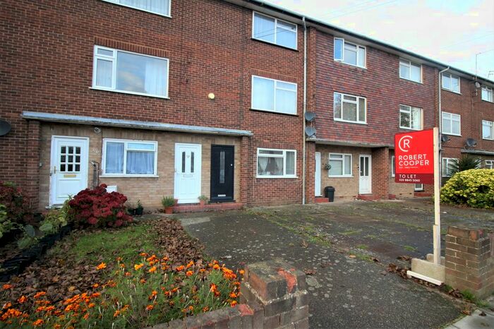 2 Bedroom Maisonette To Rent In Rydal Way, Ruislip Manor, Ruislip HA4