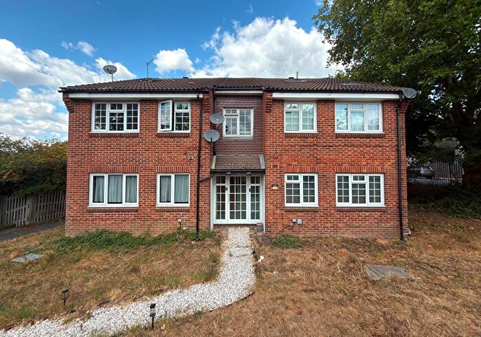 1 Bedroom Flat For Sale In St. Peter's Close, Tooting, London, SW17